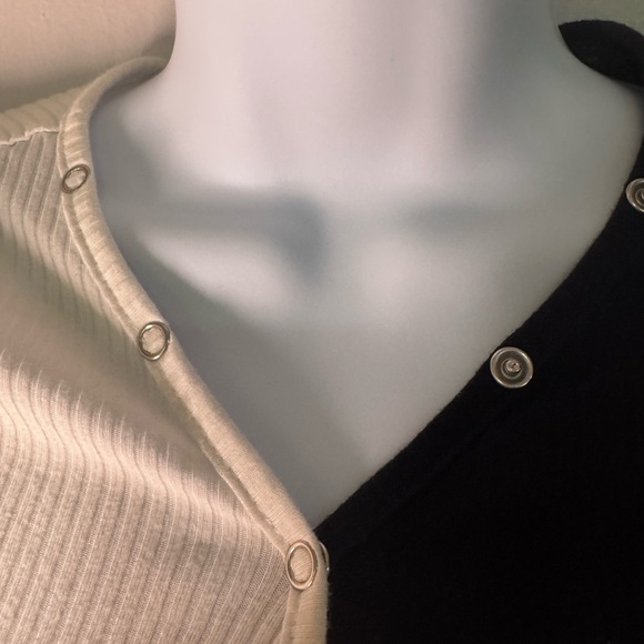 Two-Tone Snap Button Tee - Picture 4 of 6